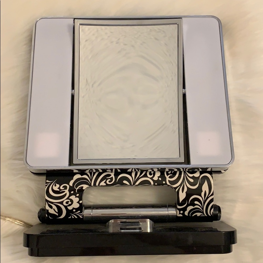 Beautiful Ottlite Mirror